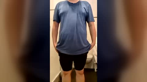 fluffybutt_ online show from June 18, 5:50 pm