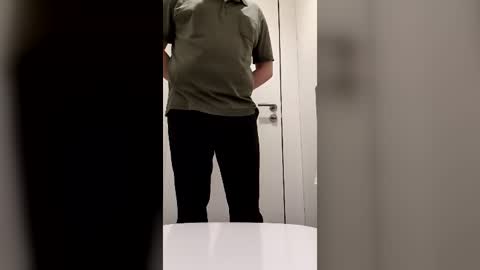 fluffybutt_ online show from June 19, 8:29 am