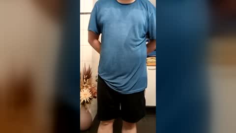 fluffybutt_ online show from July 12, 5:04 pm