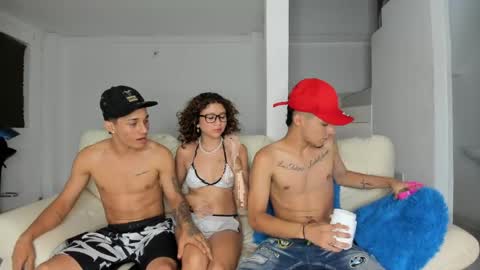 fluvercat online show from April 18, 2:15 am