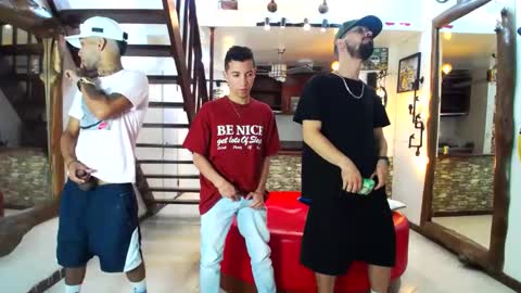 Snapshot of flyckers chatting on January 7, 7:17 pm flyckers online show from January 7, 7:17 pm