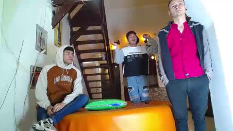 Snapshot of flyckers chatting on October 20, 8:20 pm flyckers online show from October 20, 8:20 pm