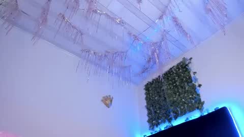 lia online show from April 14, 9:32 pm