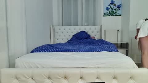 flymybutterfly online show from December 29, 3:24 pm