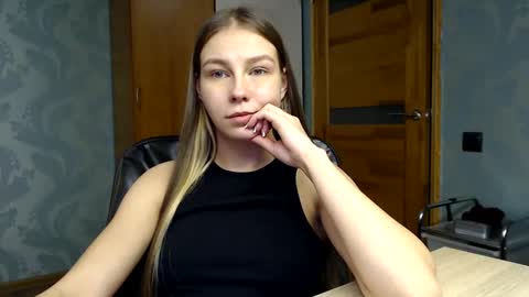 Snapshot of fofhcf chatting on December 2, 8:00 pm Molli  Ready for any play with you. Hottest show in pvt  Help a student earn big tokens  online show from December 2, 8:00 pm