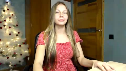 Snapshot of fofhcf chatting on December 13, 11:28 pm Molli  Ready for any play with you. Hottest show in pvt  Help a student earn big tokens  online show from December 13, 11:28 pm