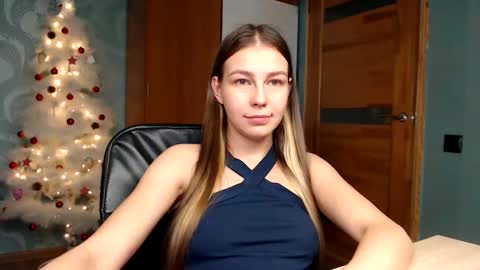 Snapshot of fofhcf chatting on December 16, 3:30 am Molli  Ready for any play with you. Hottest show in pvt  Help a student earn big tokens  online show from December 16, 3:30 am