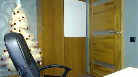 Snapshot of fofhcf chatting on December 25, 4:11 pm Molli  Ready for any play with you. Hottest show in pvt  Help a student earn big tokens  online show from December 25, 4:11 pm