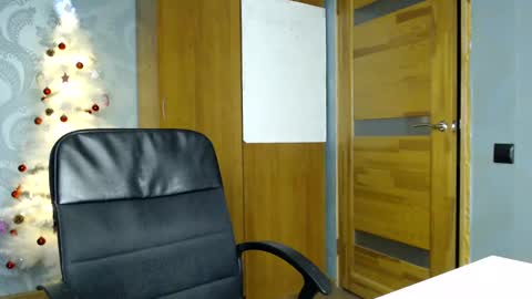 Snapshot of fofhcf chatting on January 10, 7:21 pm Molli  Ready for any play with you. Hottest show in pvt  Help a student earn big tokens  online show from January 10, 7:21 pm