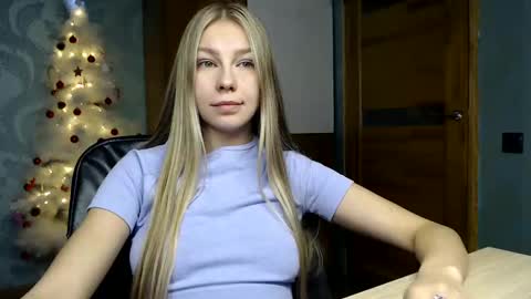 Snapshot of fofhcf chatting on January 16, 6:27 pm Molli  Ready for any play with you. Hottest show in pvt  Help a student earn big tokens  online show from January 16, 6:27 pm