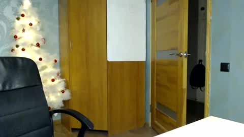 Snapshot of fofhcf chatting on January 21, 10:41 pm Molli  Ready for any play with you. Hottest show in pvt  Help a student earn big tokens  online show from January 21, 10:41 pm