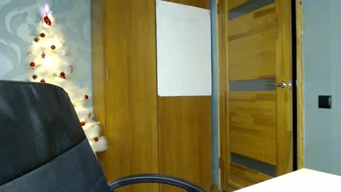 Snapshot of fofhcf chatting on January 25, 7:39 pm Molli  Ready for any play with you. Hottest show in pvt  Help a student earn big tokens  online show from January 25, 7:39 pm