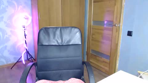 Snapshot of fofhcf chatting on February 18, 5:53 pm Molli  Ready for any play with you. Hottest show in pvt  Help a student earn big tokens  online show from February 18, 5:53 pm