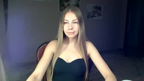 Snapshot of fofhcf chatting on October 12, 7:46 pm Molli  Ready for any play with you. Hottest show in pvt  Help a student earn big tokens  online show from October 12, 7:46 pm