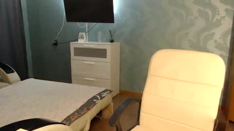 Molli  Ready for any play with you. Hottest show in pvt  Help a student earn big tokens  online show from April 20, 11:28 pm