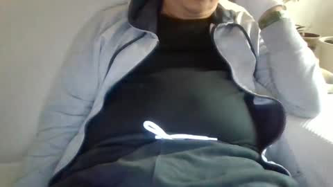 Snapshot of folletto1 chatting on March 11, 2:40 pm folletto1 online show from March 11, 2:40 pm