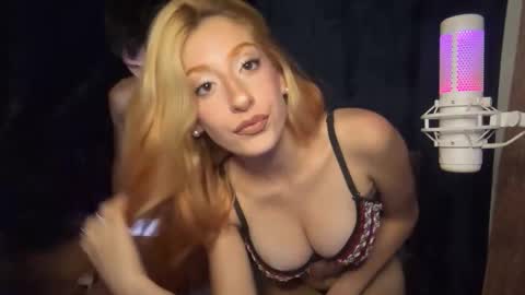 Snapshot of footaurastudio chatting on February 20, 2:41 am footaurastudio online show from February 20, 2:41 am