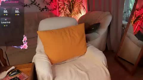 Snapshot of forest_lina chatting on June 18, 1:04 pm online show from June 18, 1:04 pm
