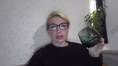 fox_red_lady7 online show from October 13, 4:51 pm