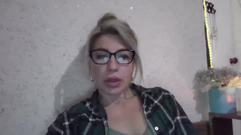 fox_red_lady7 online show from January 14, 4:23 pm