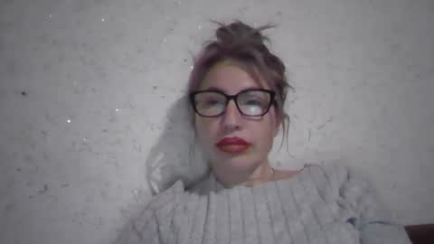 fox_red_lady7 online show from February 20, 9:15 pm