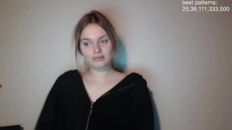 Snapshot of foxfrromearth chatting on February 24, 9:31 pm i am your baby Alien online show from February 24, 9:31 pm