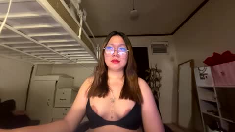 Snapshot of foxieeealona chatting on May 12, 7:33 pm Alicia Baby online show from May 12, 7:33 pm