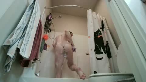 Snapshot of foxxxy_enby chatting on June 20, 6:49 am Rainbow online show from June 20, 6:49 am