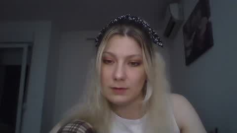 foxy_bright online show from March 24, 7:19 pm