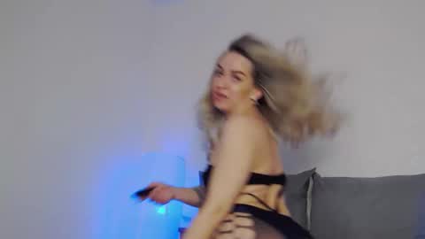 Foxy Kimmi online show from March 27, 6:30 am