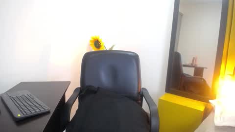 Snapshot of foxy_miilf chatting on November 7, 2:28 pm Foxy miilf online show from November 7, 2:28 pm