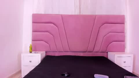 Snapshot of foxyhillx chatting on June 12, 10:52 pm foxyhillx online show from June 12, 10:52 pm