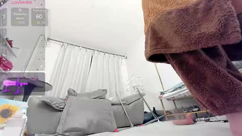 yiyi online show from December 15, 11:58 am