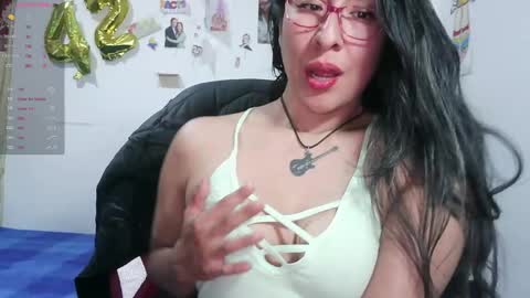 Snapshot of foxymalish chatting on June 6, 6:29 am Malishka online show from June 6, 6:29 am