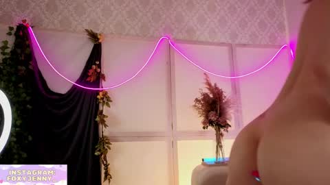 foxysecret_ online show from April 1, 1:41 pm