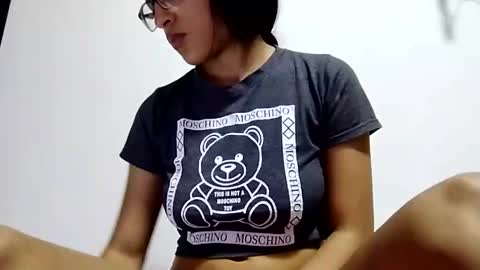 Snapshot of fragmented_girl_18 chatting on February 28, 5:04 am Sofa online show from February 28, 5:04 am