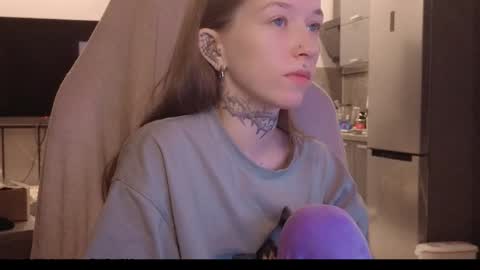 fran_bow online show from February 12, 4:18 am