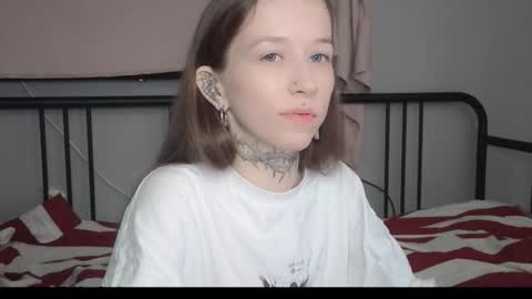 fran_bow online show from March 19, 11:36 am