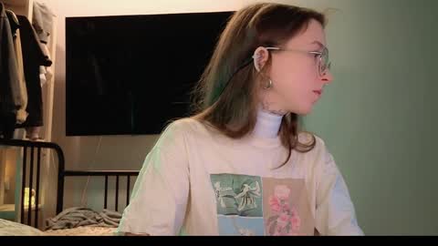 fran_bow online show from April 8, 6:41 pm