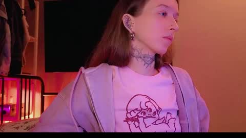 fran_bow online show from April 13, 7:41 pm