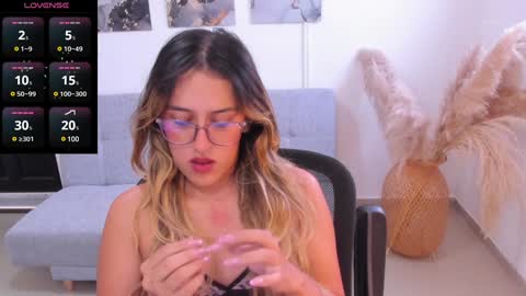 Snapshot of francesca__ross chatting on December 11, 3:15 pm Francesca online show from December 11, 3:15 pm