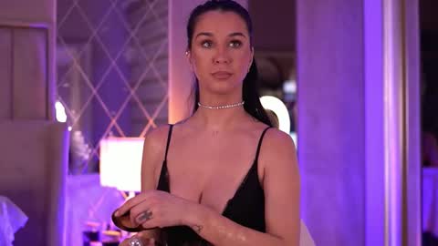 francescadante online show from February 18, 8:10 am