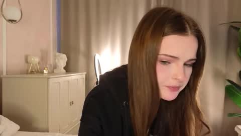 Snapshot of francessmason chatting on February 13, 12:01 pm Marybrown eye Katy gray eye online show from February 13, 12:01 pm