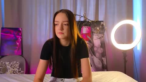 Snapshot of francessmason chatting on February 21, 7:42 am Marybrown eye Katy gray eye online show from February 21, 7:42 am