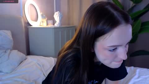 Snapshot of francessmason chatting on February 26, 6:56 am Marybrown eye Katy gray eye online show from February 26, 6:56 am