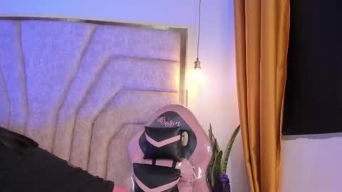 Snapshot of francheska121 chatting on November 9, 1:31 pm francheska121 online show from November 9, 1:31 pm