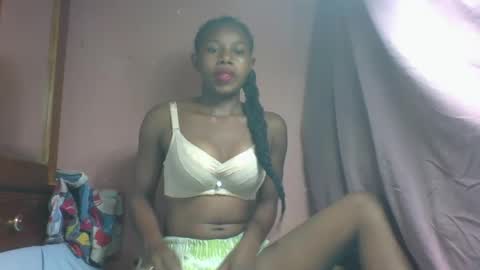 Snapshot of franciefrancie chatting on March 2, 5:44 am francilla online show from March 2, 5:44 am