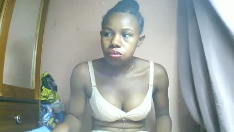 Snapshot of franciefrancie chatting on March 2, 9:21 am francilla online show from March 2, 9:21 am