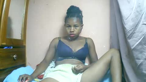 Snapshot of franciefrancie chatting on March 3, 5:53 am francilla online show from March 3, 5:53 am