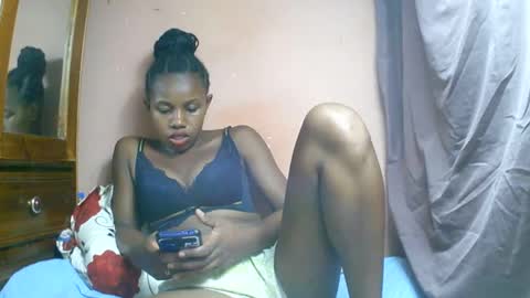 Snapshot of franciefrancie chatting on March 3, 6:12 pm francilla online show from March 3, 6:12 pm